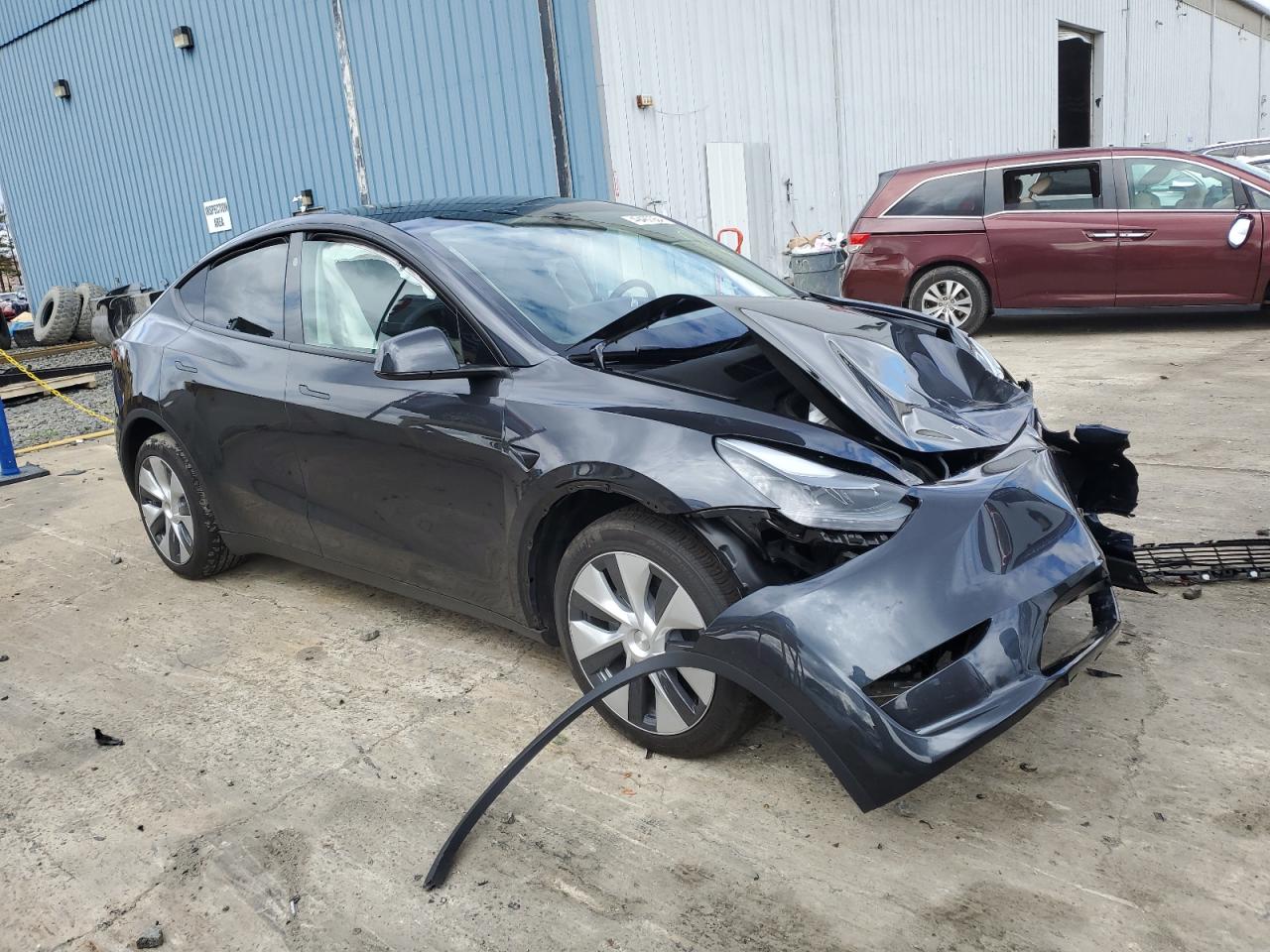 2024 TESLA MODEL Y  VIN:7SAYGDEE8RF990536