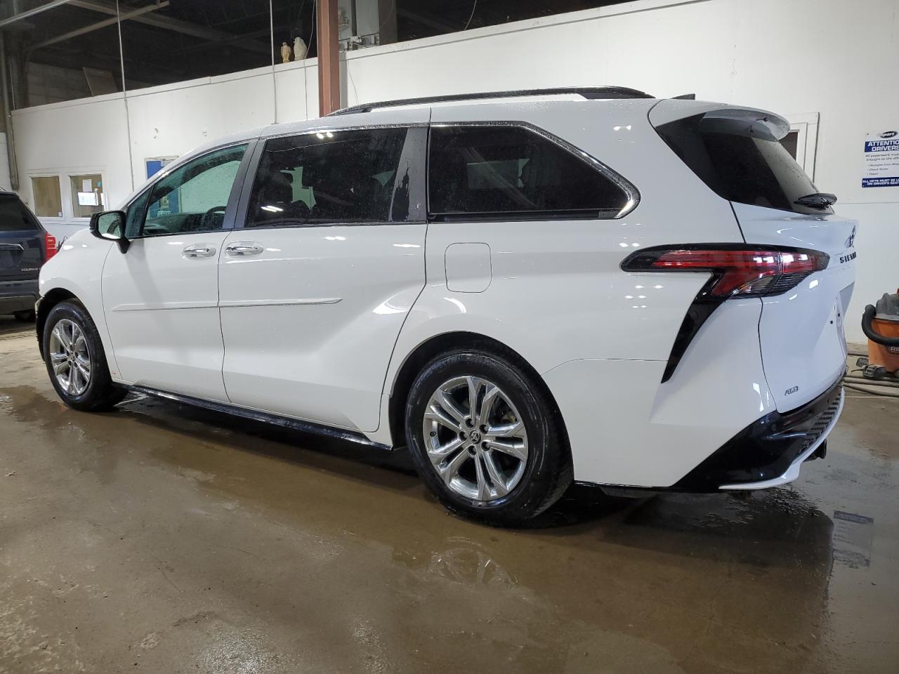 2022 TOYOTA SIENNA XSE VIN:5TDDSKFC9NS052627