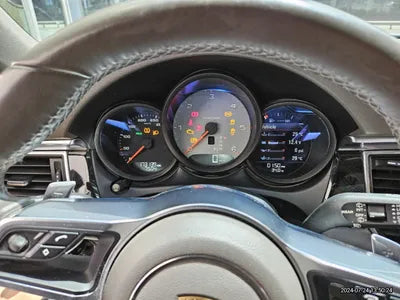 2016 Porsche Macan VIN: