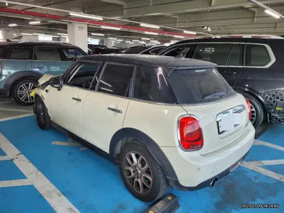 2014 MINI Cooper VIN: