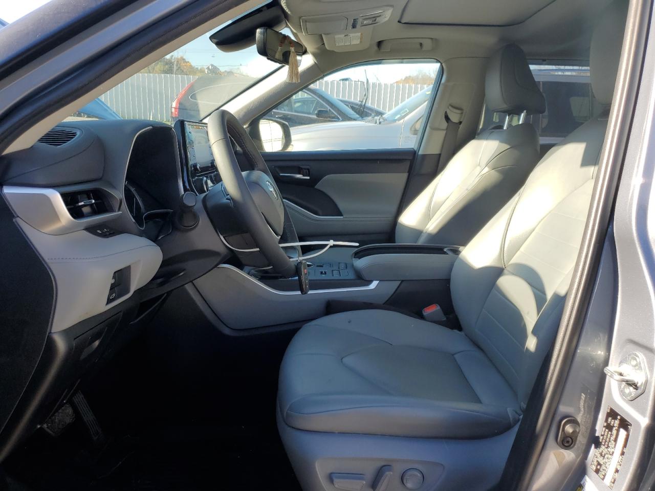 2022 TOYOTA HIGHLANDER XLE VIN:5TDHZRBH7NS206193