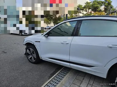 2022 Audi e-tron VIN: