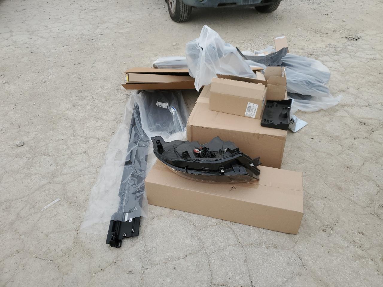2022 FORD EXPLORER XLT VIN:1FMSK8DH3NGB32889