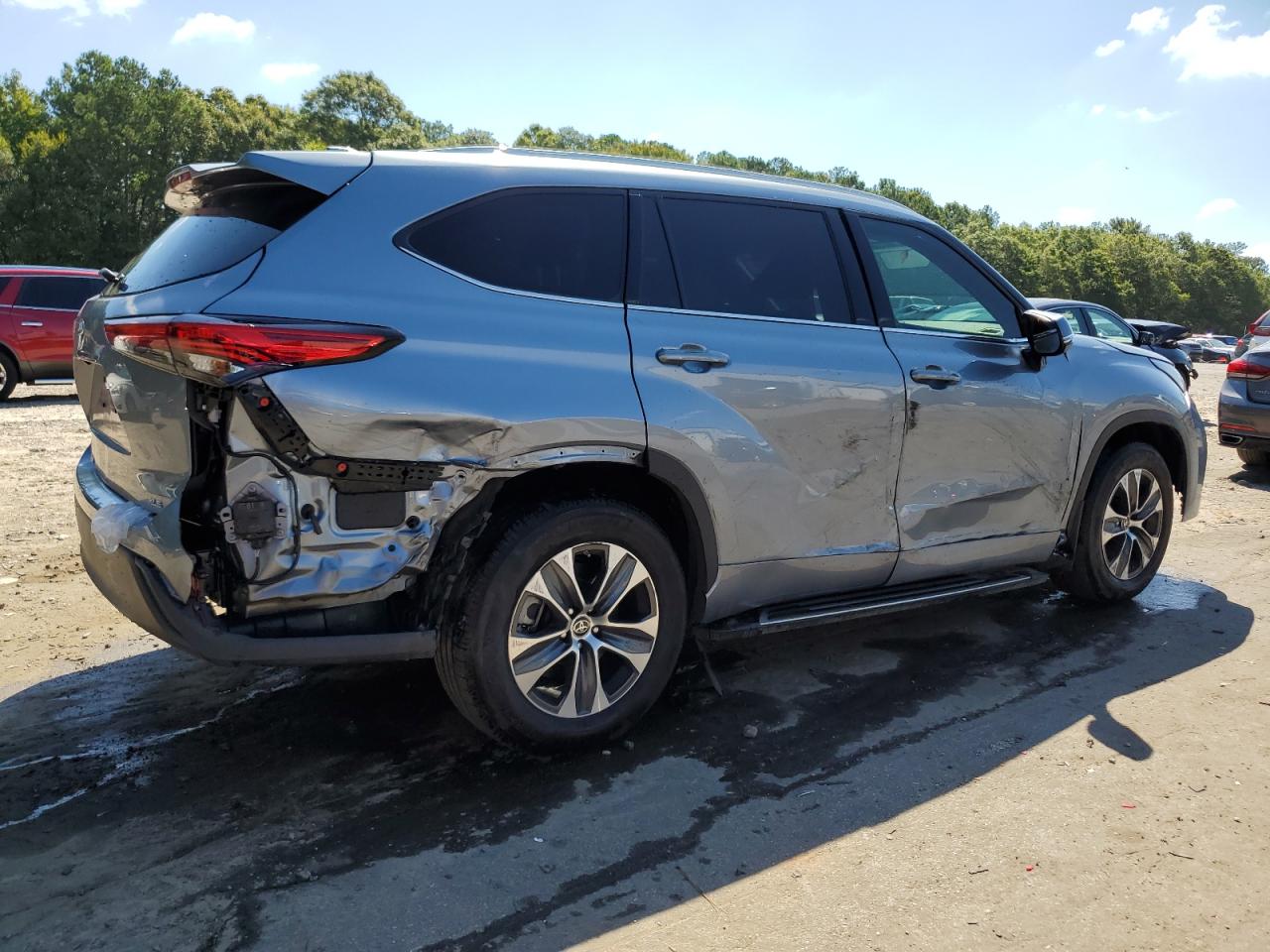 2022 TOYOTA HIGHLANDER XLE VIN:5TDGZRAH8NS119920