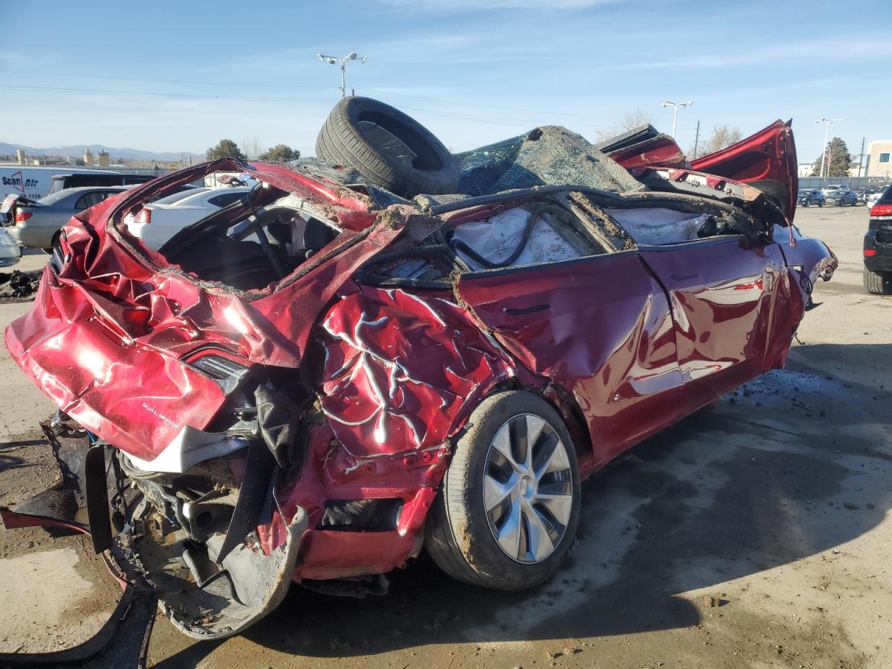 2024 TESLA MODEL Y  VIN:7SAYGDEE5RA223790