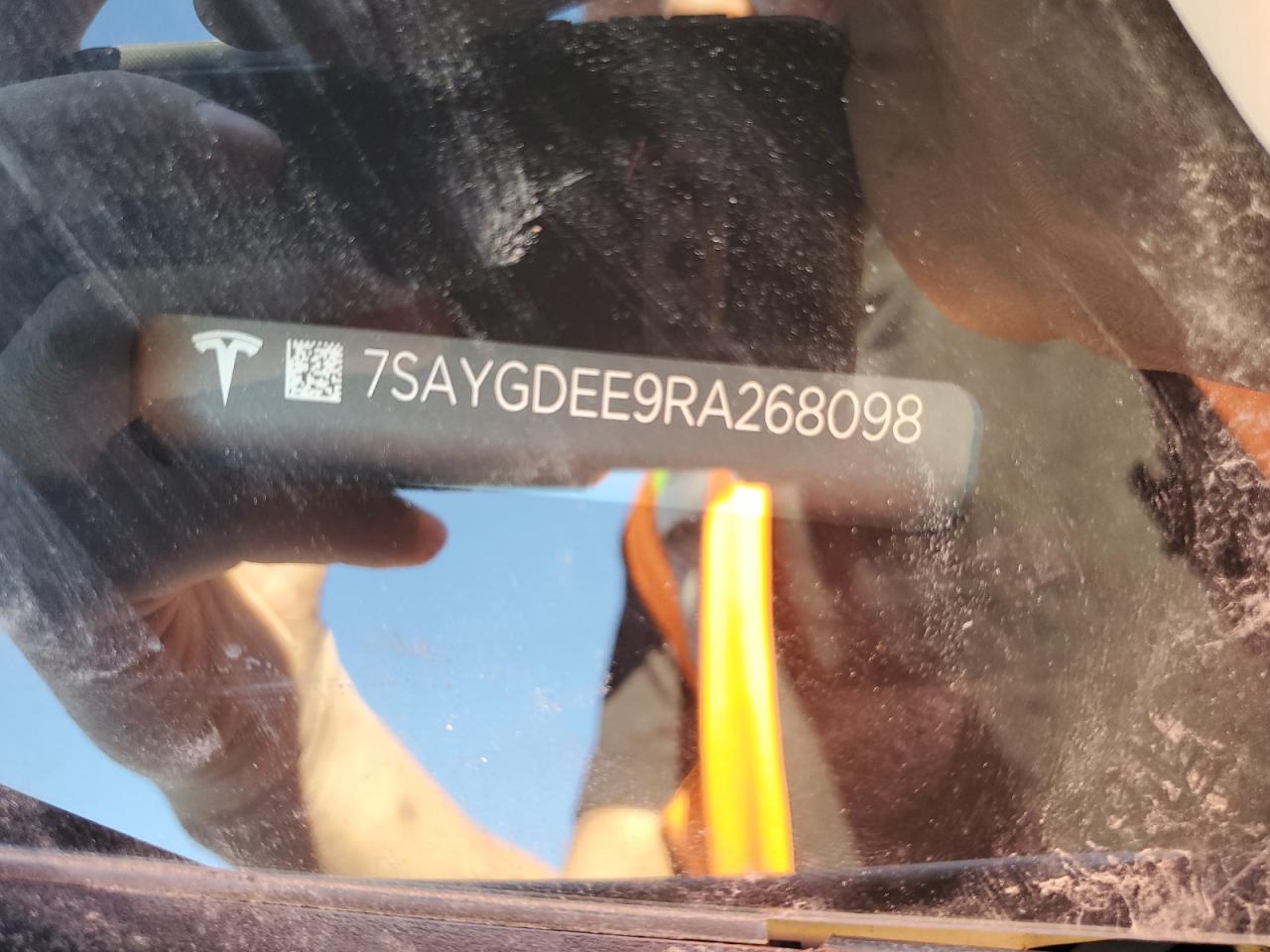 2024 TESLA MODEL Y  VIN:7SAYGDEE9RA268098