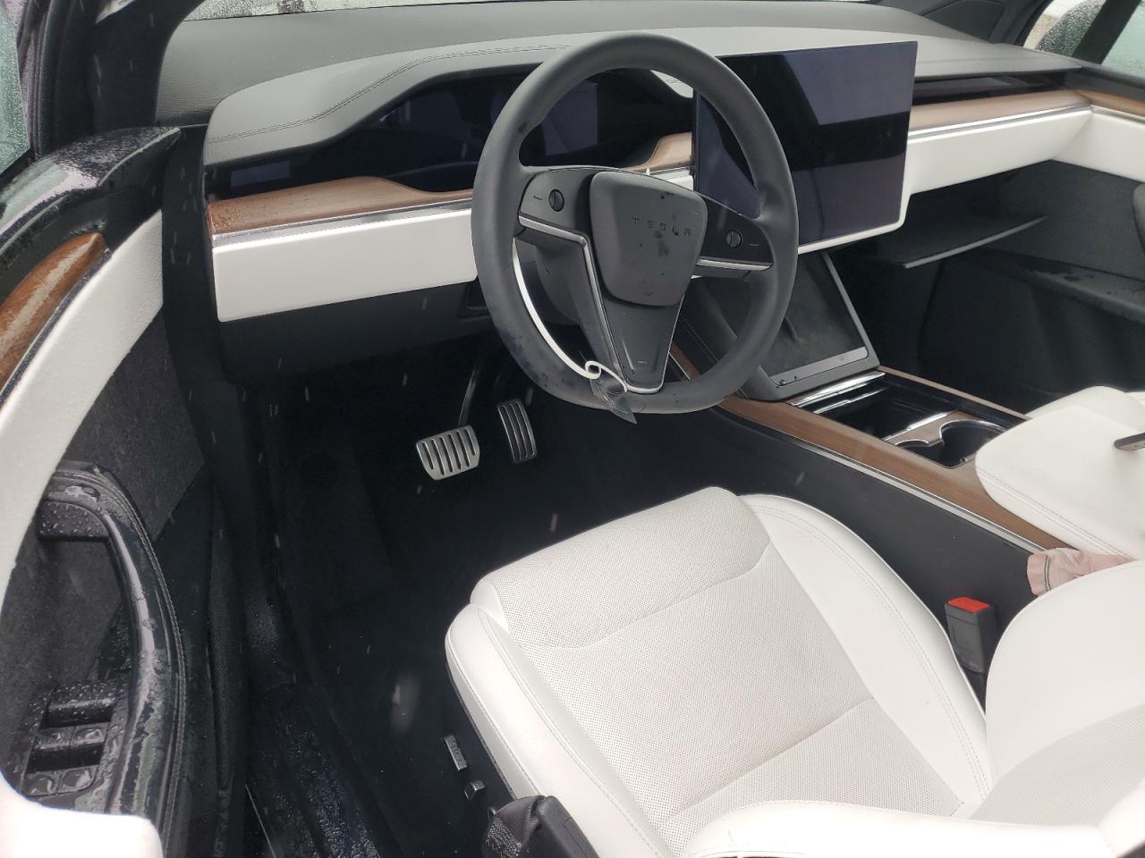 2024 TESLA MODEL X  VIN:7SAXCBE52RF442589