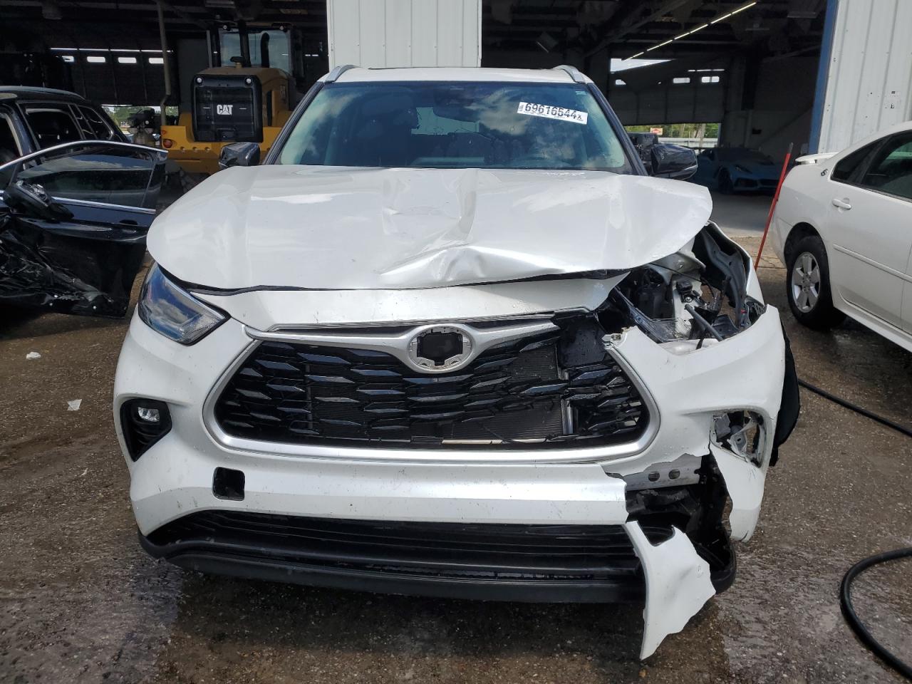 2022 TOYOTA HIGHLANDER XLE VIN:5TDGZRAHXNS092817