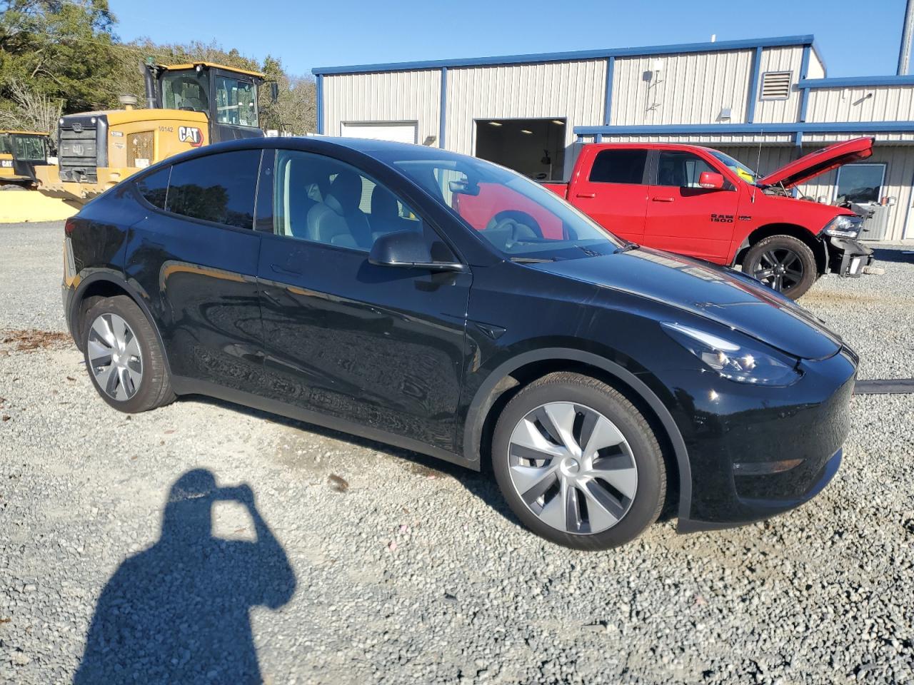 2024 TESLA MODEL Y  VIN:7SAYGDEE4RA220766