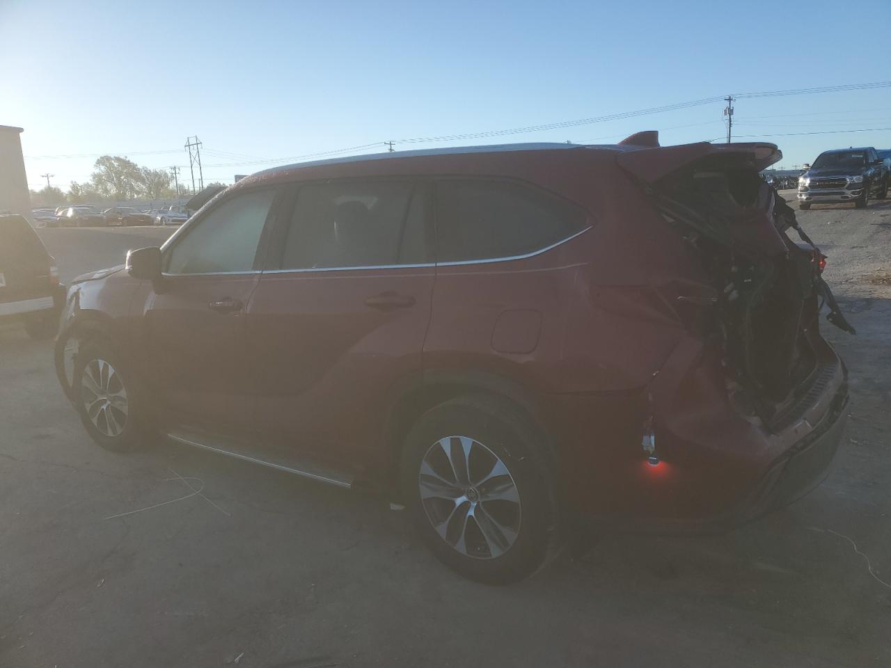 2022 TOYOTA HIGHLANDER XLE VIN:5TDGZRAH0NS560800