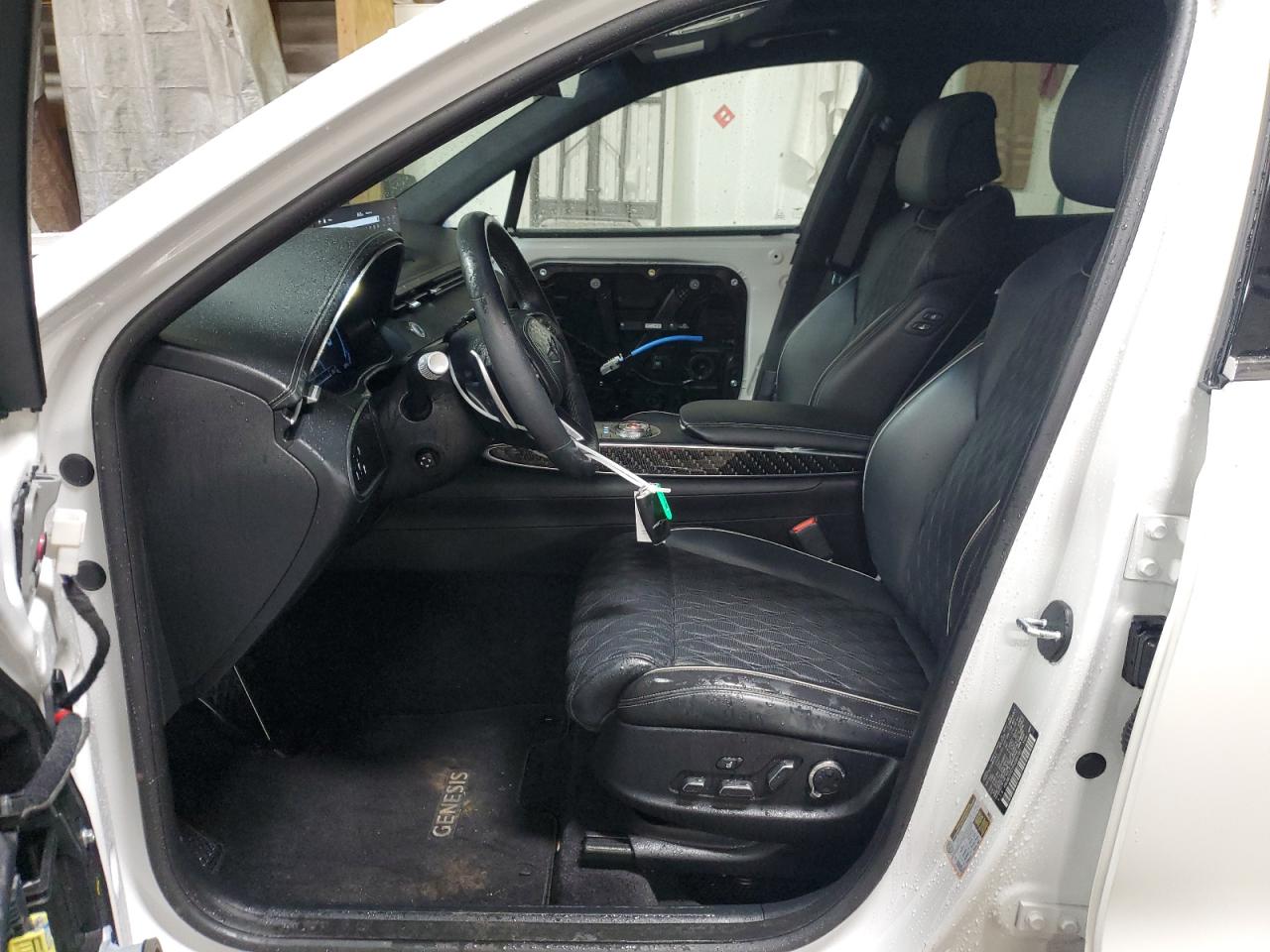 2023 GENESIS GV70 BASE VIN:KMUMCDTC7PU085781