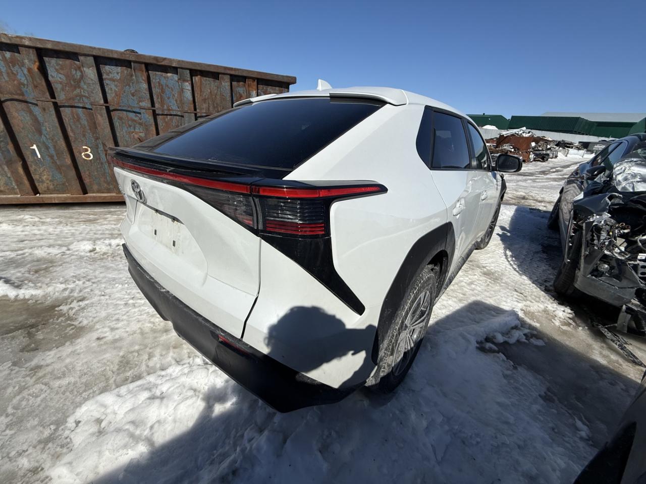 2023 TOYOTA BZ4X XLE VIN:JTMAAAAA8PA019107