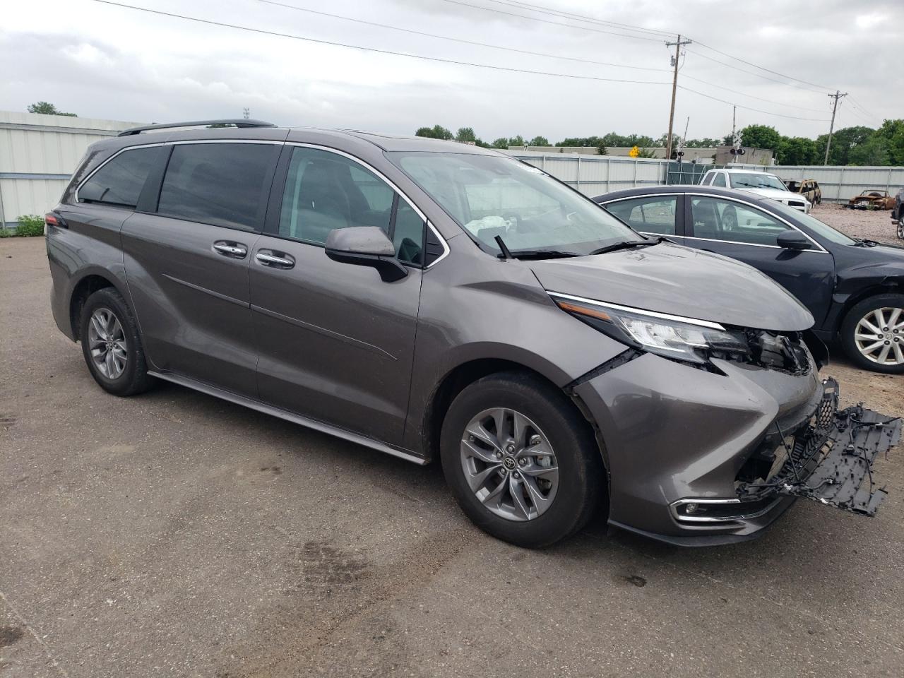 2022 TOYOTA SIENNA XLE VIN:5TDYRKEC6NS117755