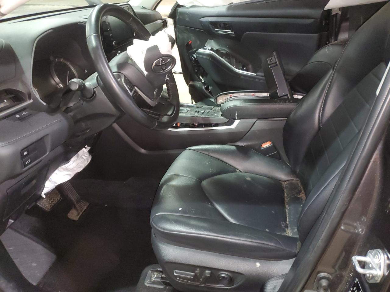 2022 TOYOTA HIGHLANDER XLE VIN:5TDGZRBHXNS222559
