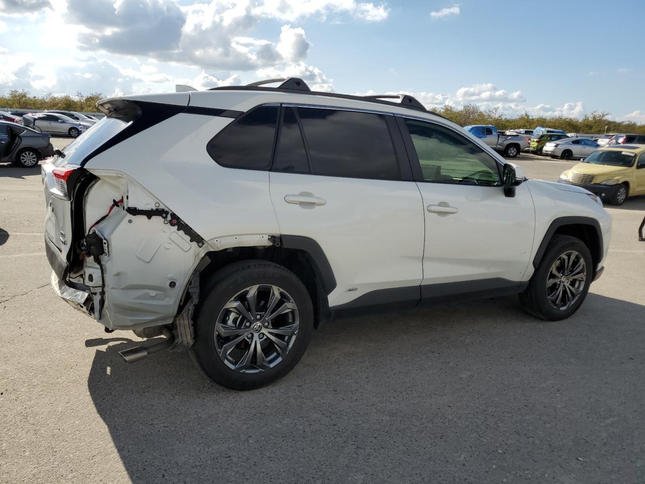 2022 TOYOTA RAV4 XLE PREMIUM VIN:JTMB6RFV5ND528261