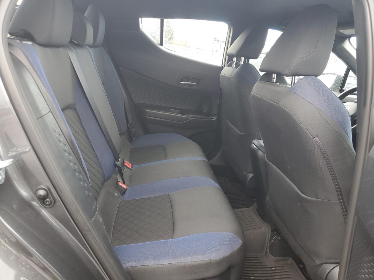 2022 TOYOTA C-HR XLE VIN:NMTKHMBX8NR140402