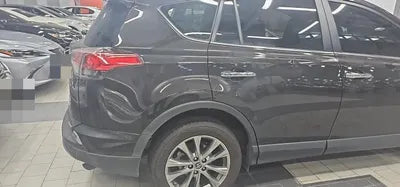 2018 Toyota RAV4 VIN: