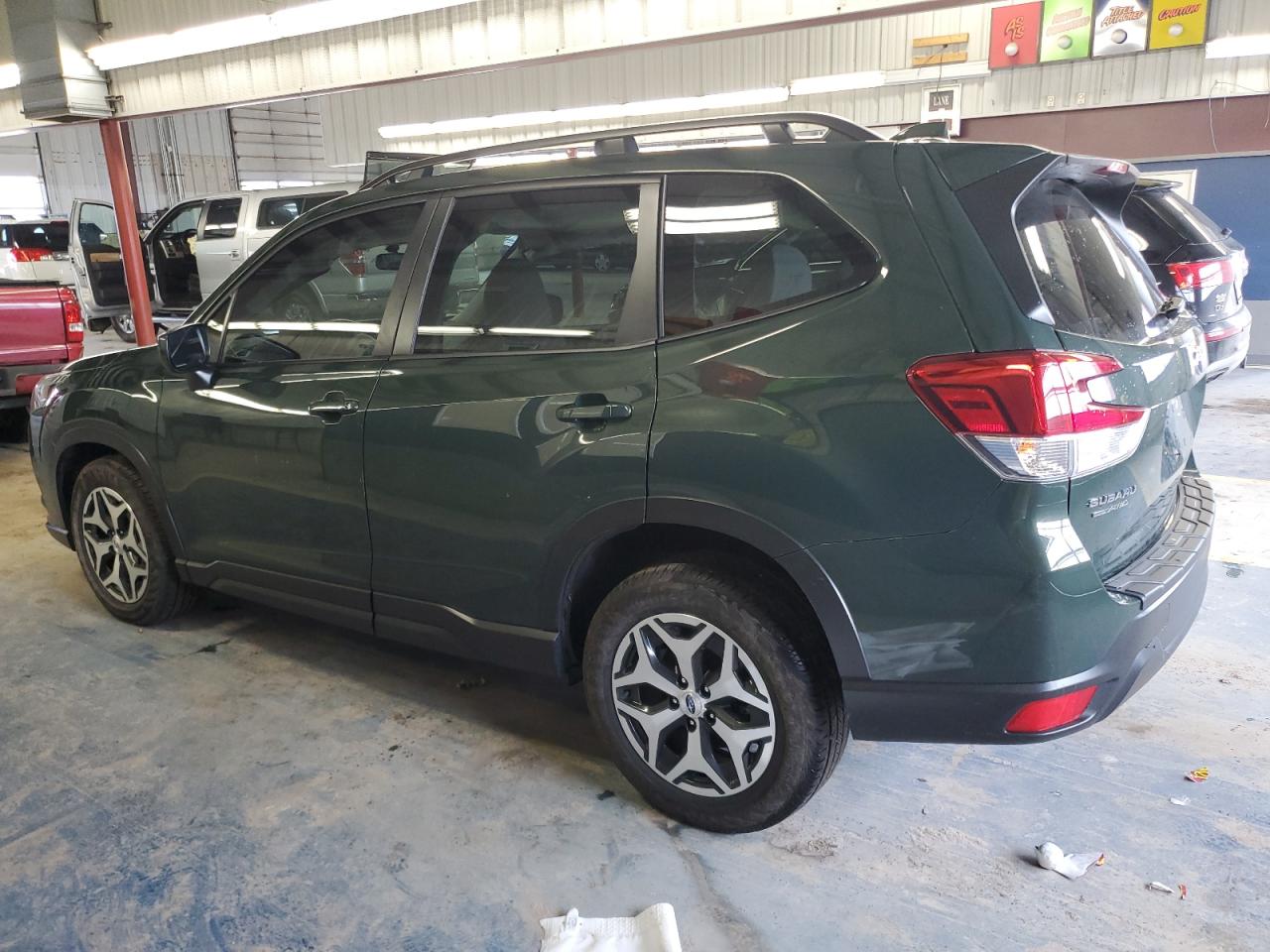 2022 SUBARU FORESTER PREMIUM VIN:JF2SKADC5NH464585