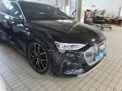 2020 Audi e-tron VIN: