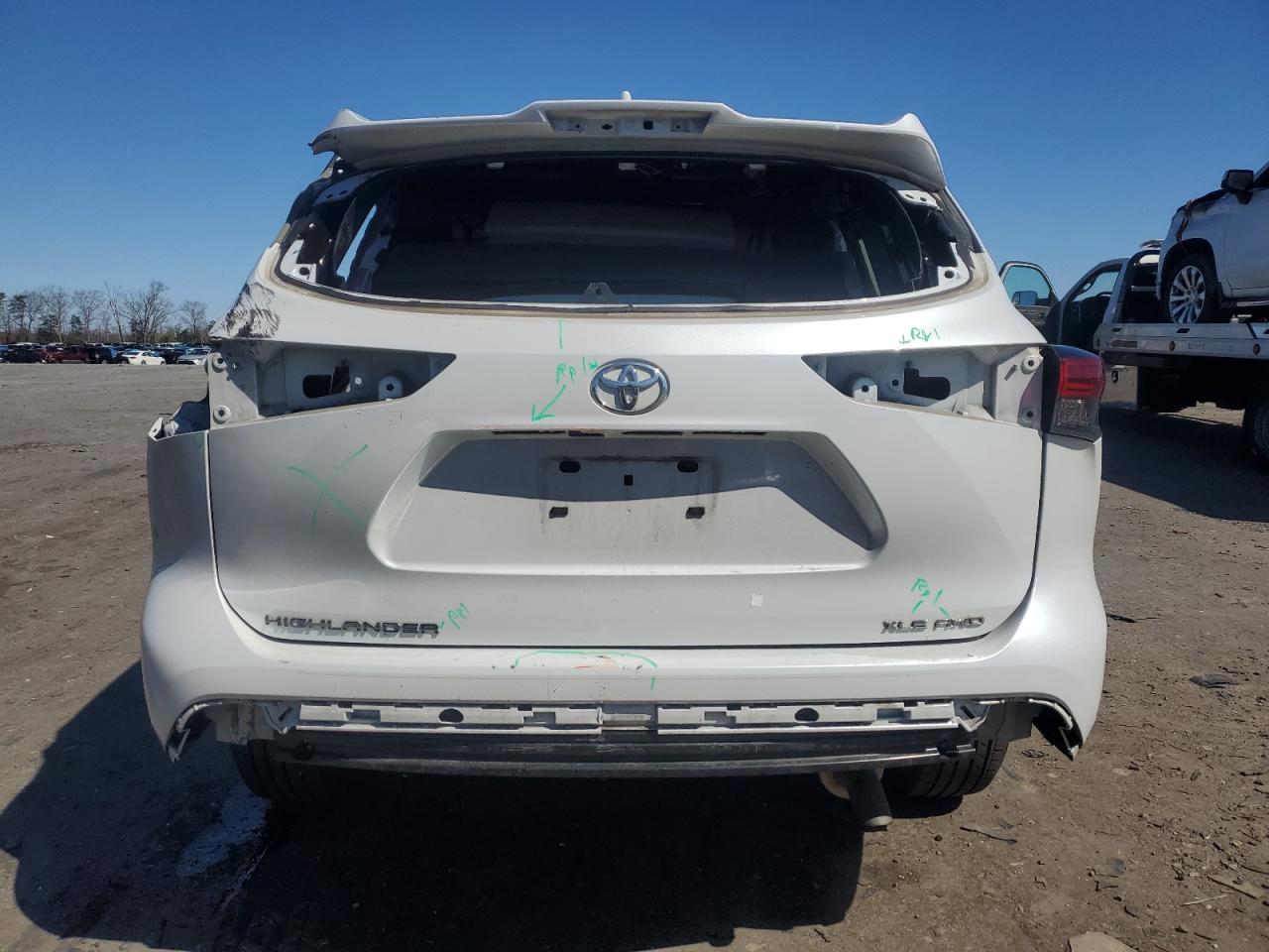 2022 TOYOTA HIGHLANDER XLE VIN:5TDGZRBH2NS573577