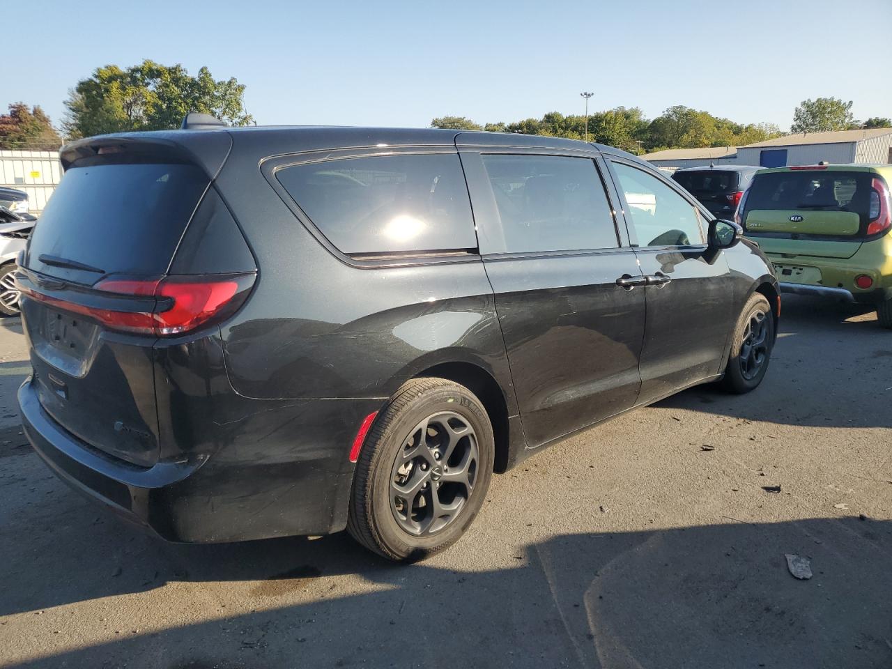 2022 CHRYSLER PACIFICA HYBRID TOURING L VIN:2C4RC1L78NR111048