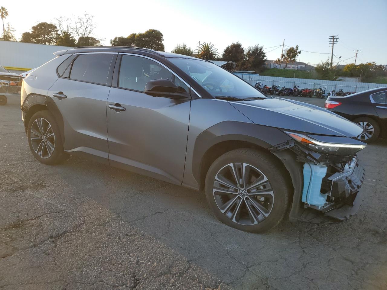 2023 TOYOTA BZ4X XLE VIN:JTMAAAAA7PA021074