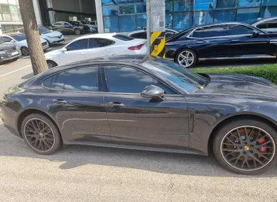 2017 Porsche Panamera VIN:
