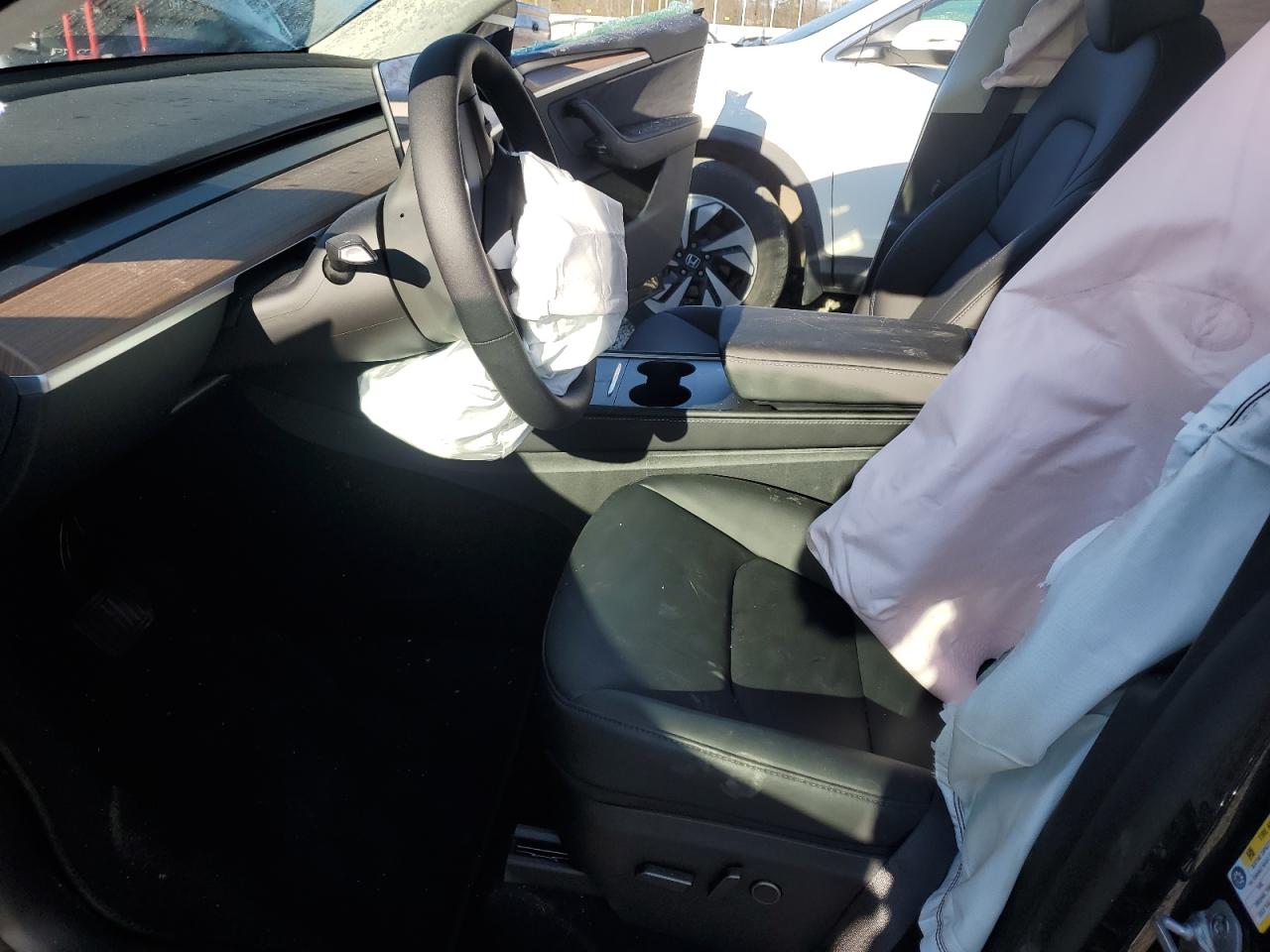 2024 TESLA MODEL Y  VIN:7SAYGDEE5RA322853