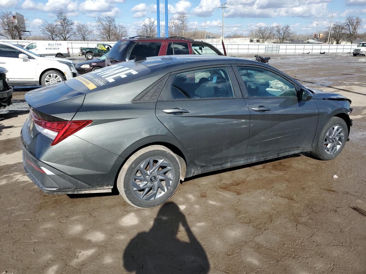 2024 HYUNDAI ELANTRA BLUE VIN:KMHLM4DJ8RU113692