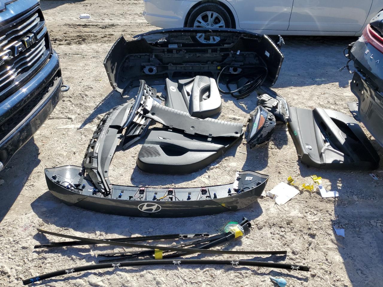 2024 HYUNDAI ELANTRA SEL VIN:KMHLS4DG2RU719578