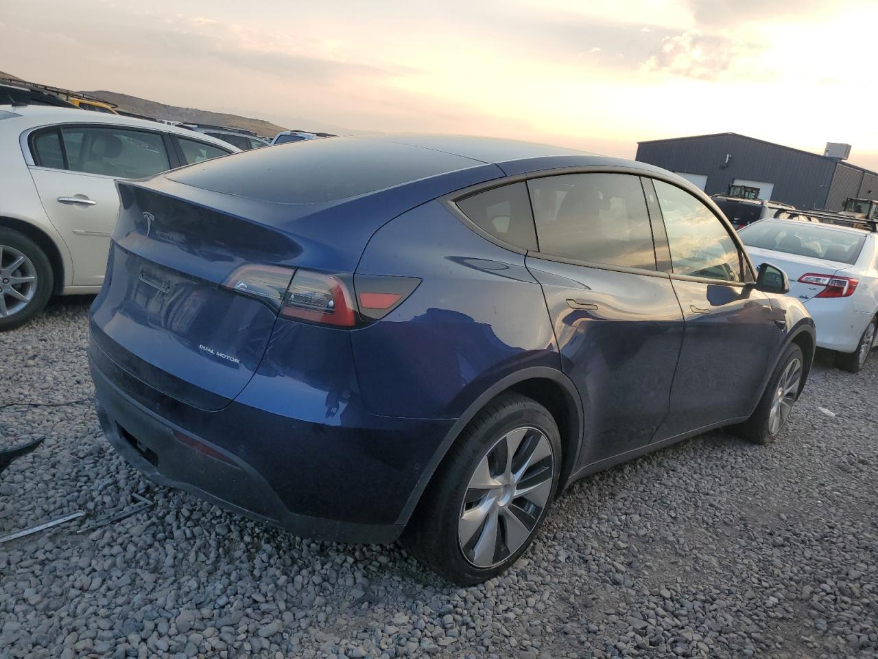 2022 TESLA MODEL Y  VIN:7SAYGDEE0NF570943