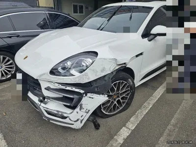 2016 Porsche Macan VIN: