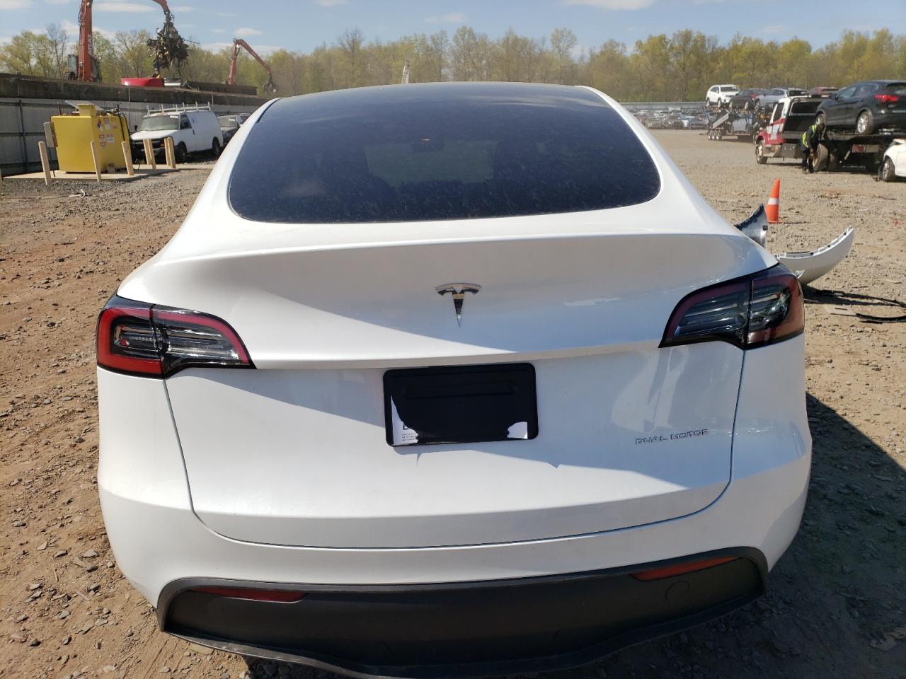 2024 TESLA MODEL Y  VIN:7SAYGDEE4RA259812