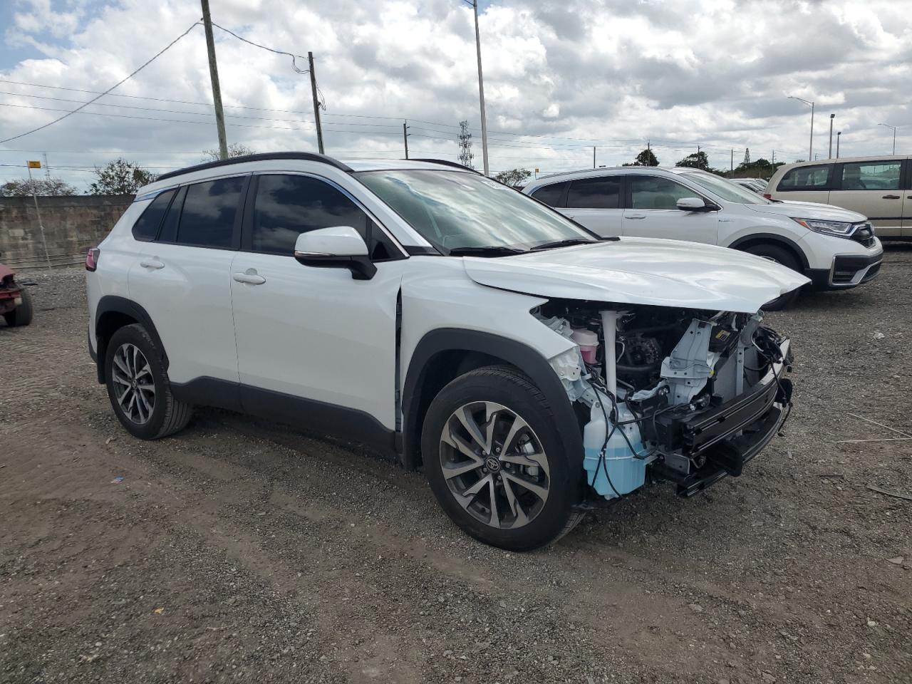 2024 TOYOTA COROLLA CROSS XLE VIN:7MUDAABG3RV117053