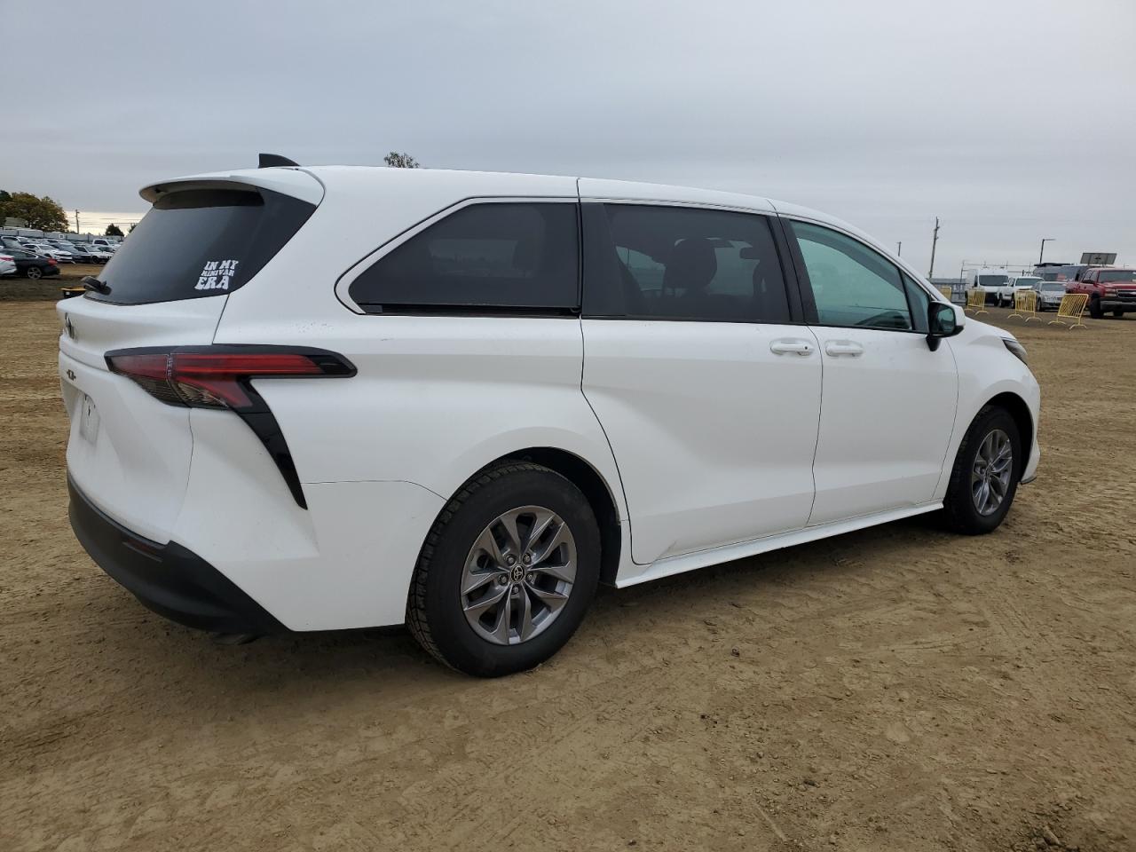 2022 TOYOTA SIENNA LE VIN:5TDKSKFC6NS070218