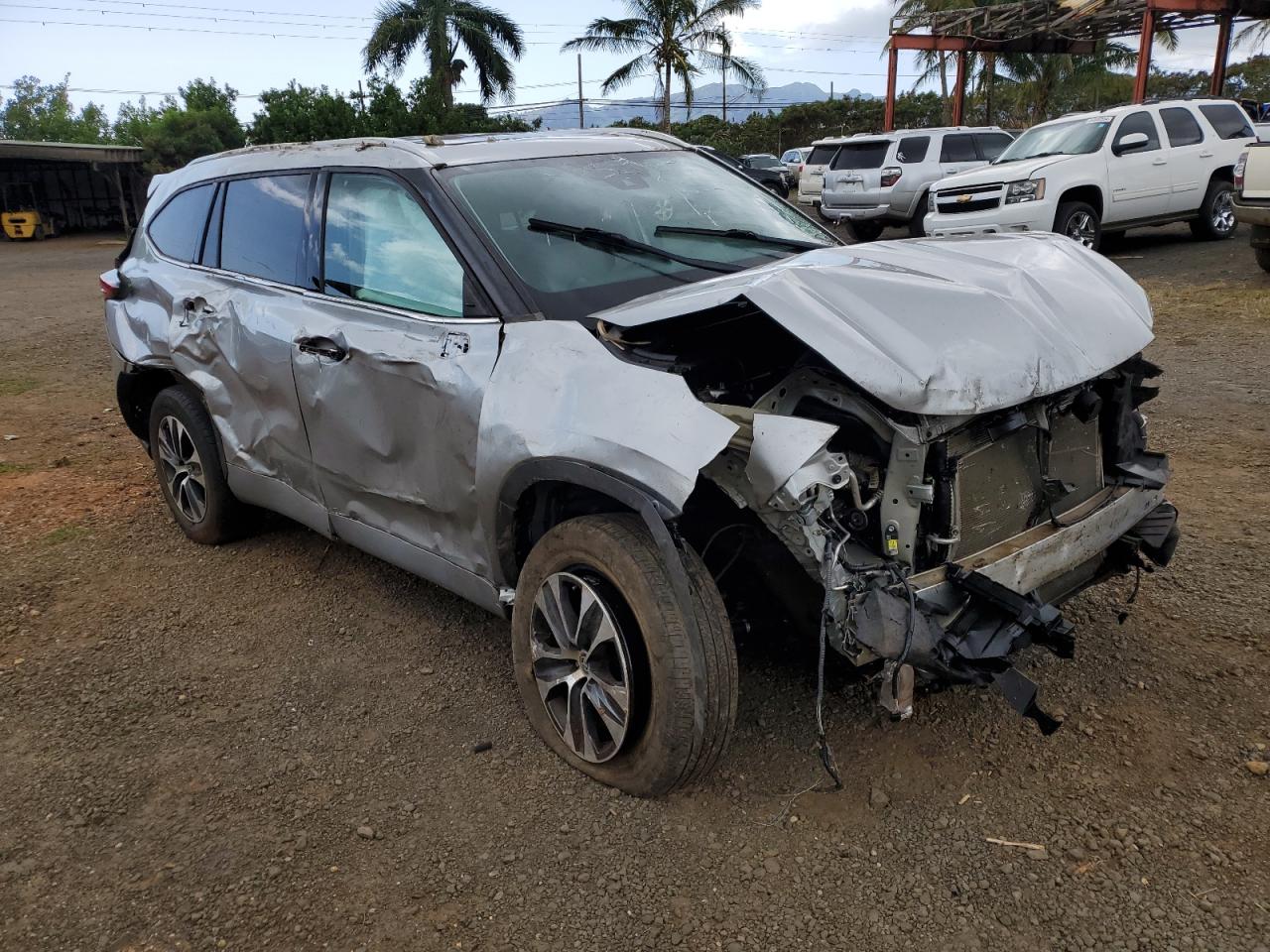 2022 TOYOTA HIGHLANDER XLE VIN:5TDGZRAH7NS546389