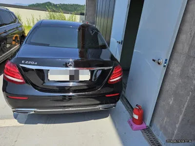 2016 Mercedes-Benz E 220 VIN: