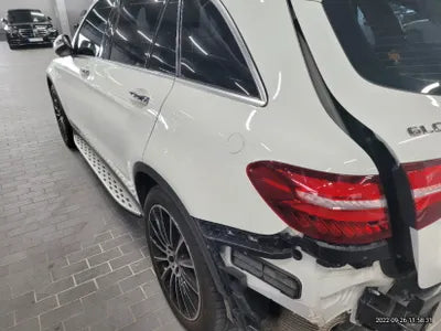 2019 Mercedes-Benz GLC 300 VIN: