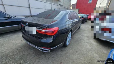 2017 BMW 750 VIN: