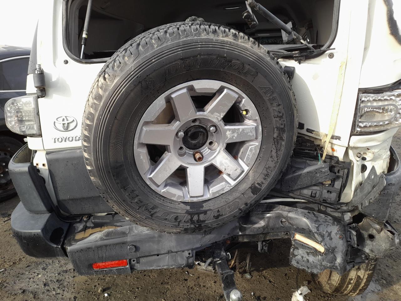 2015 TOYOTA FJ CRUISER VIN:JTEBU11F8FK******