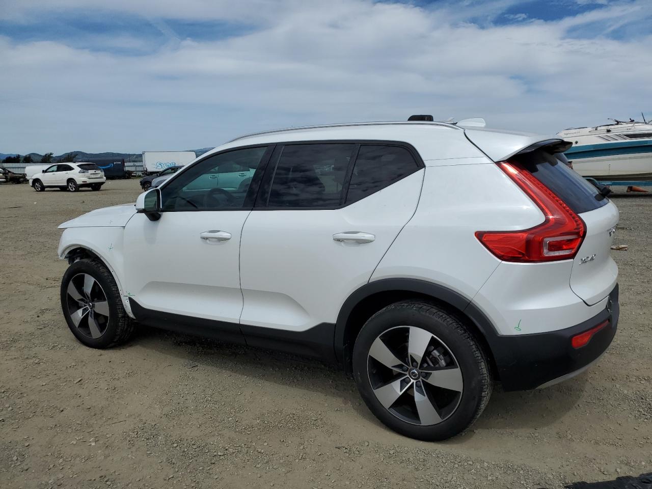 2022 VOLVO XC40 T5 MOMENTUM VIN:YV4162UK0N2647095
