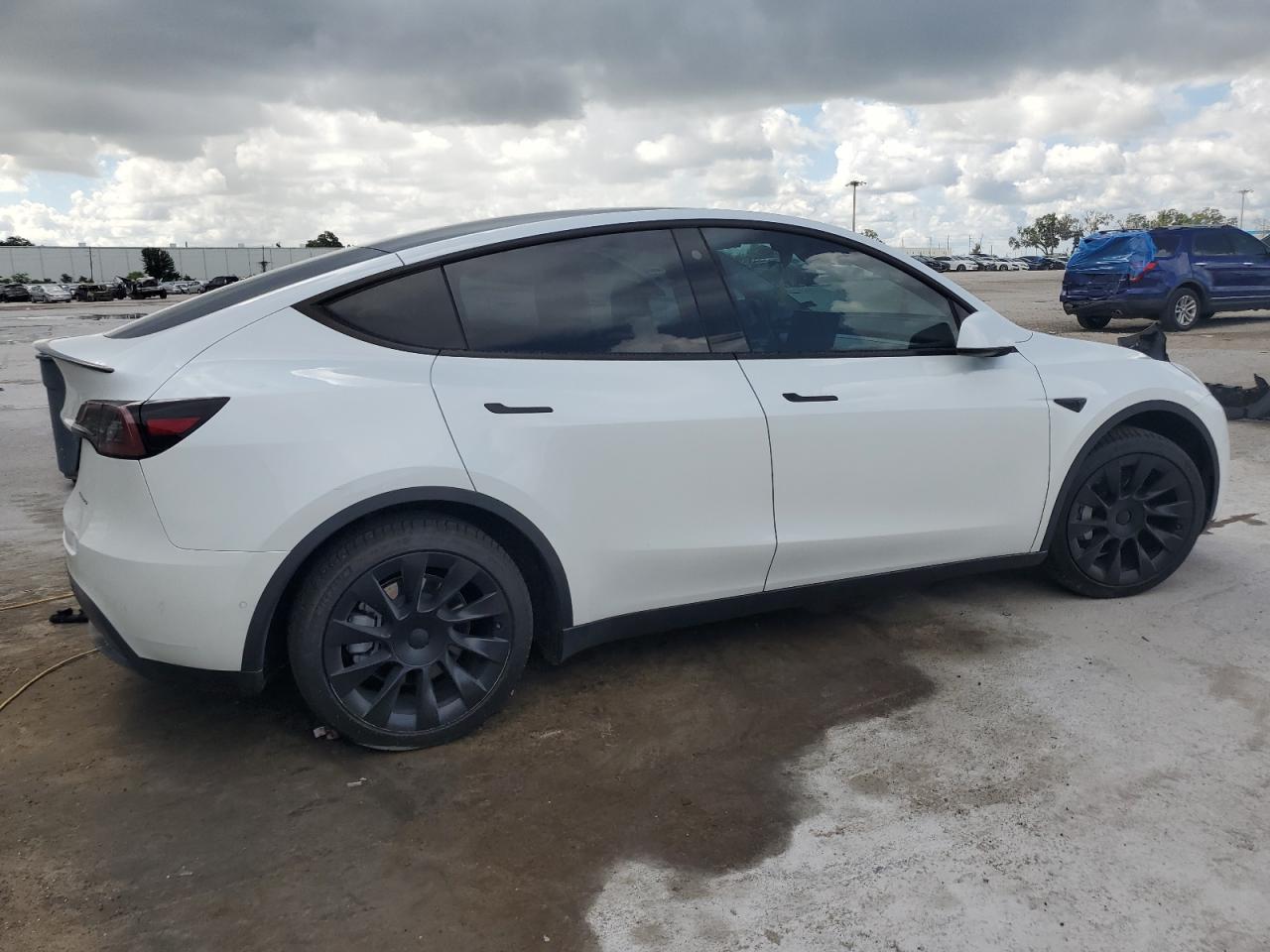 2022 TESLA MODEL Y  VIN:7SAYGAEE8NF363697