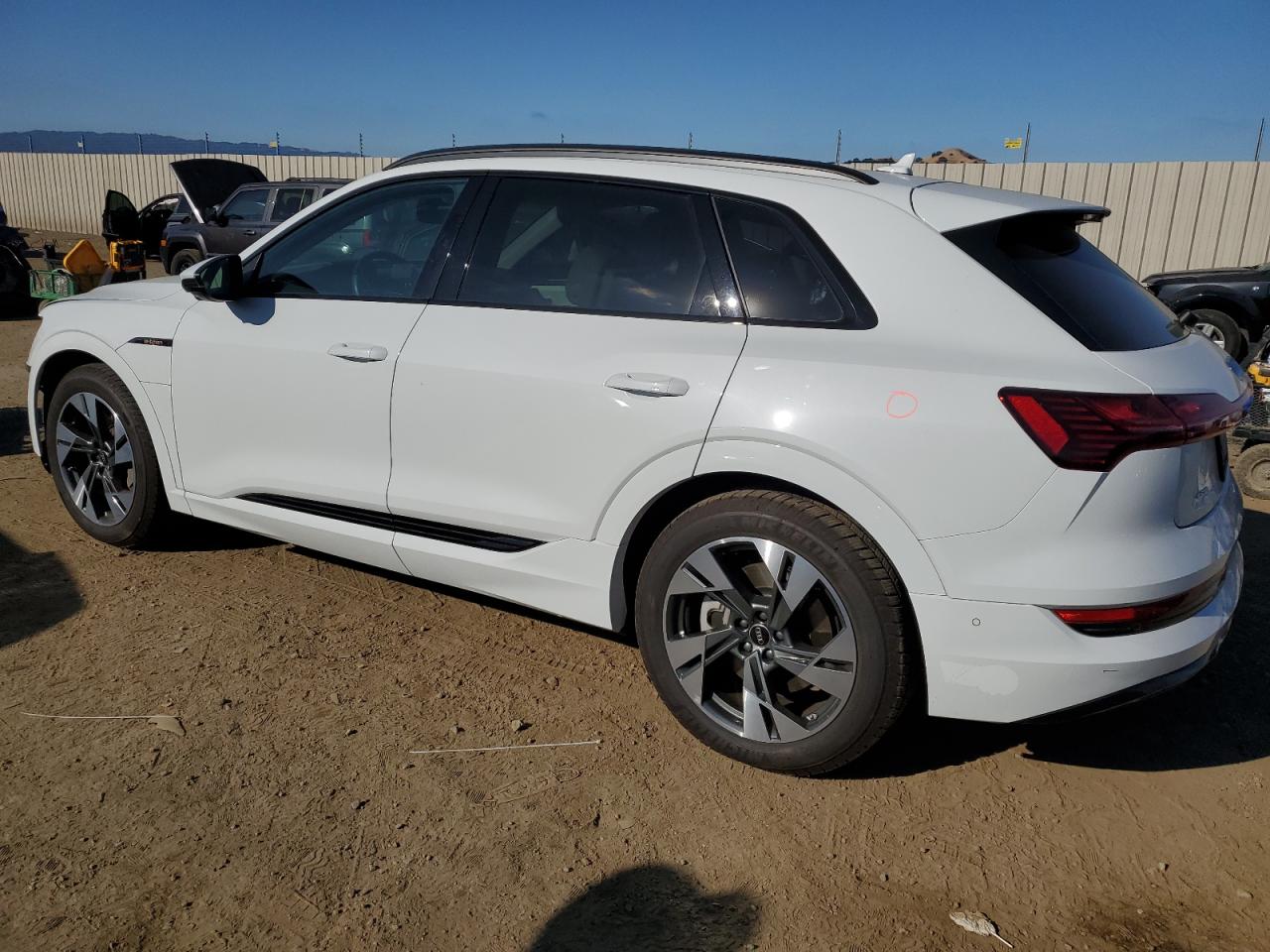 2022 AUDI E-TRON PREMIUM VIN:WA1AAAGE6NB023829