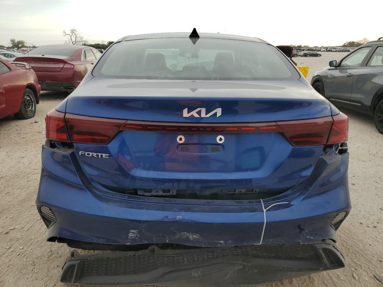 2022 KIA FORTE FE VIN:3KPF24AD7NE458565