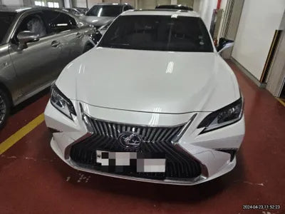 2018 Lexus ES 300 VIN: