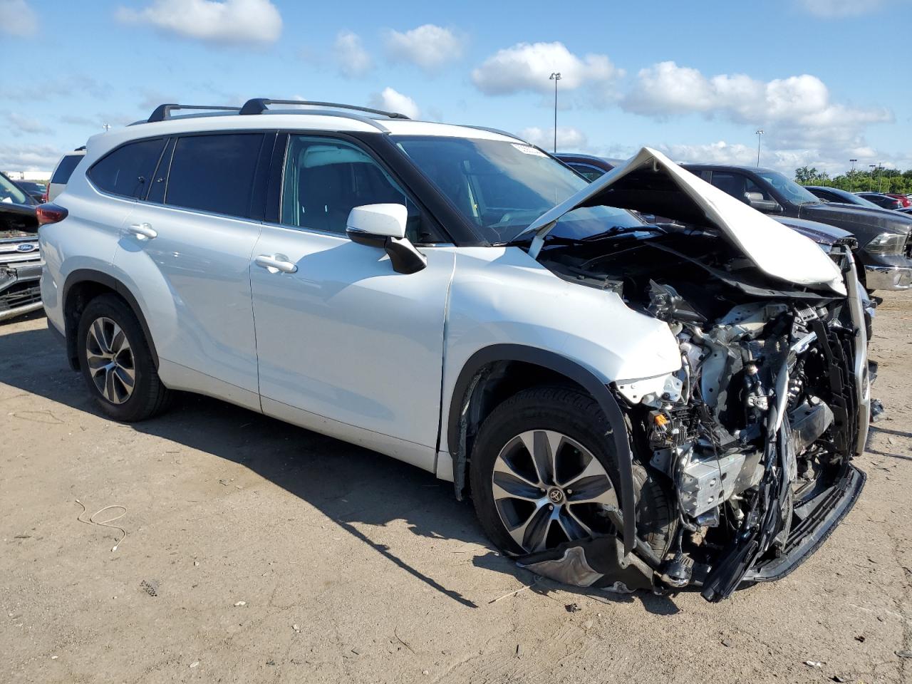 2022 TOYOTA HIGHLANDER XLE VIN:5TDHZRBH2NS246276