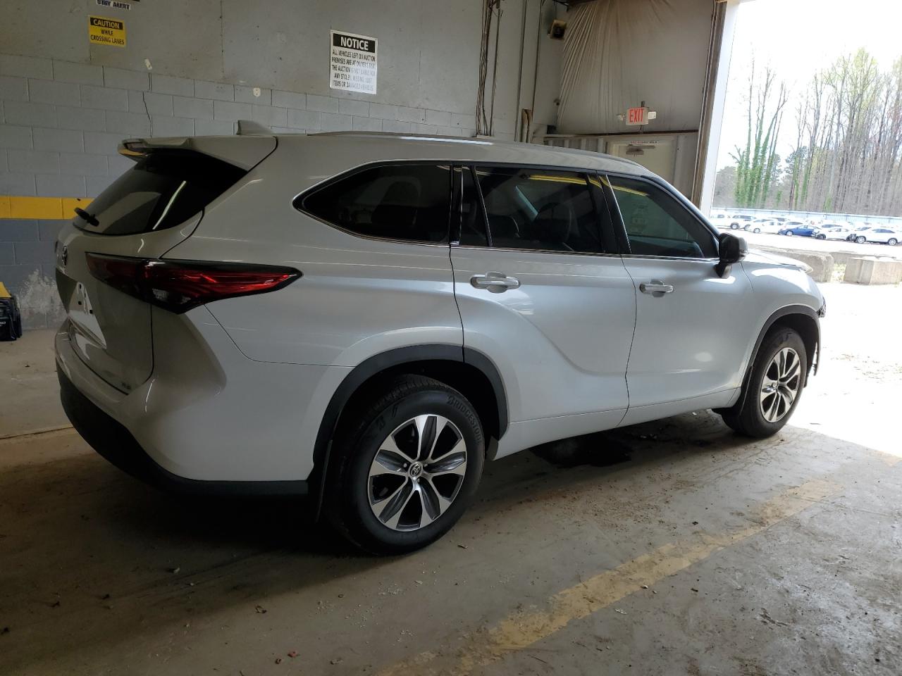 2022 TOYOTA HIGHLANDER XLE VIN:5TDGZRAH1NS140768