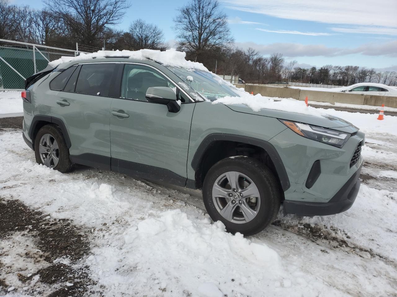 2022 TOYOTA RAV4 XLE VIN:2T3RWRFV3NW136641