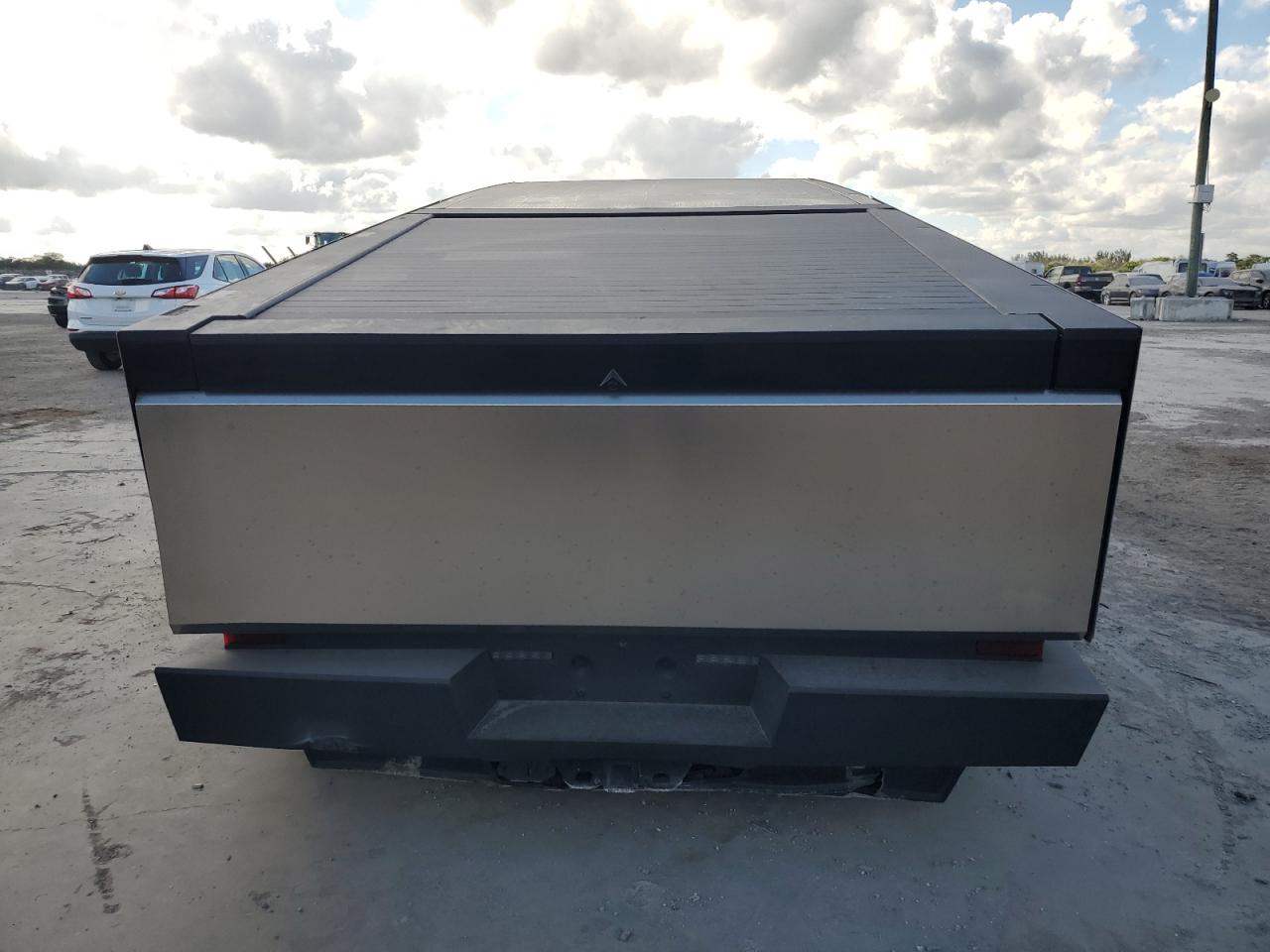 2024 TESLA CYBERTRUCK  VIN:7G2CEHEE6RA026631