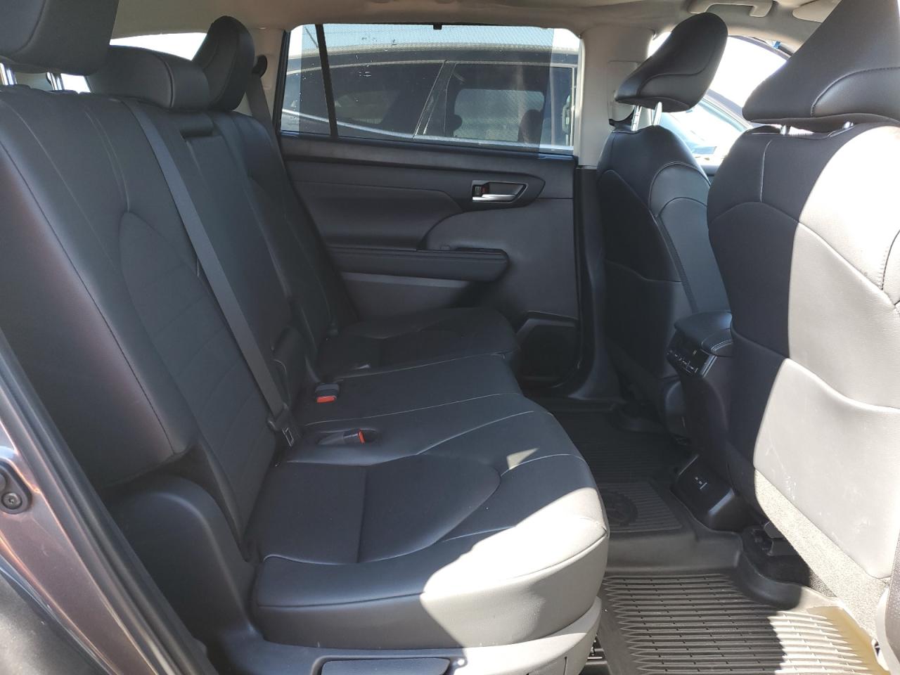 2024 TOYOTA HIGHLANDER LE VIN:5TDKDRBH0RS573074